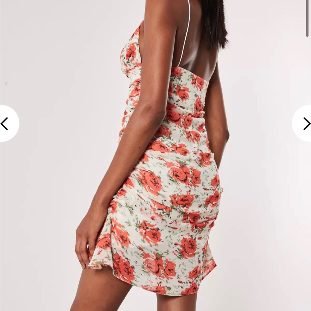 Missguided ruched mini dress - Picture 2 of 4